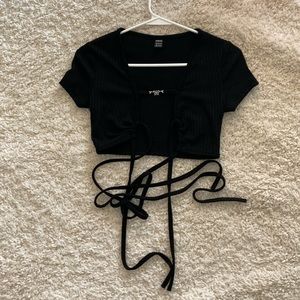 Black cropped opened middle with butterfly jewelry